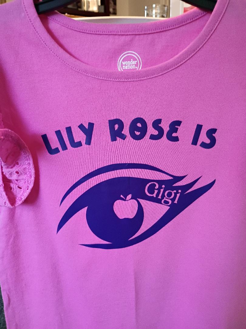 Apple of Gigi's eye tee